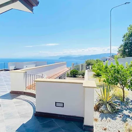 Villa Panoramic Overlooking The Aeolian Islands