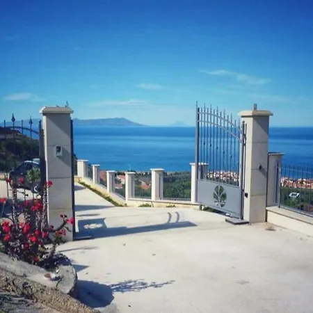 Villa Panoramic Overlooking The Aeolian Islands *